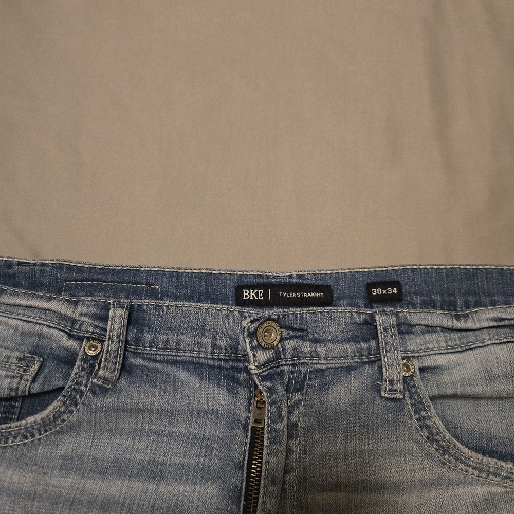 BKE Tyler 38x32 Cotton Blend Straight Leg  Stretch Light Washed Denim Jeans Mens